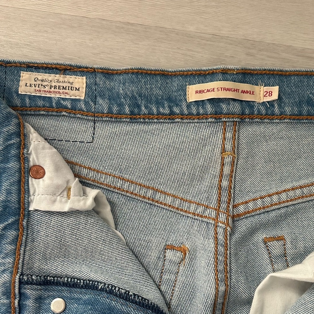LEVI’S Ribcage Ankle Straight Jeans